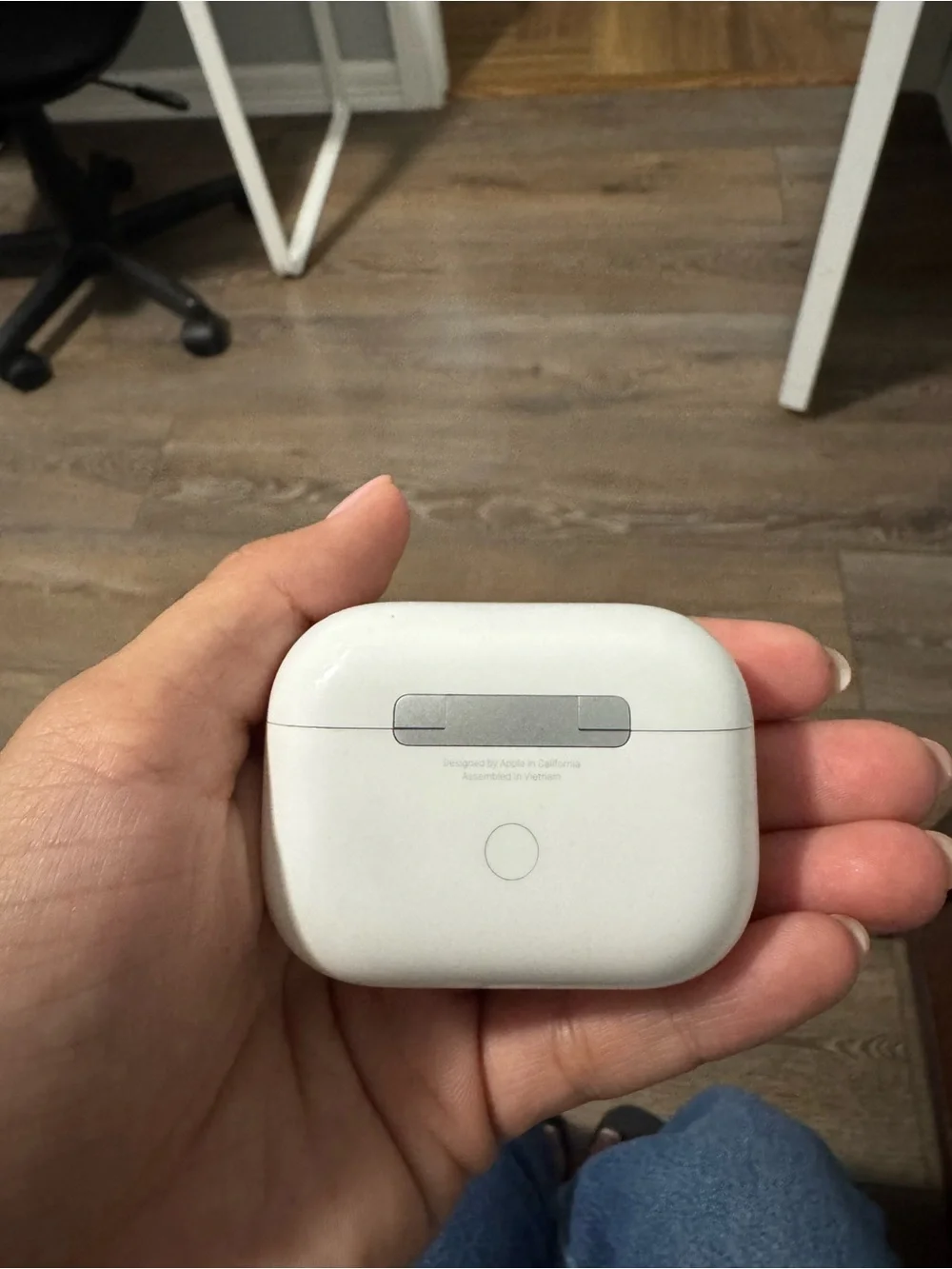 Apple AirPods Pro Wireless Earbuds in White with Charging Case
